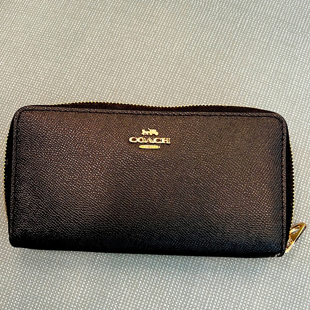 COPY - Coach black/gold wallet - like new!